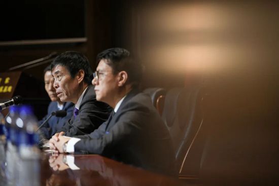 3岁时，玛丽亚的父母离婚，父亲对她的童年生活没有太多参与。