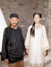 宋仲基妻子凯蒂怀二胎 时间：2024.07.08 ： 作者：迪莫 ： 据报道，去年6月荣升为人父的宋仲基，与妻子凯蒂·露易丝·桑德斯结婚两年，再迎爱情结晶，凯蒂正专注于胎教和养身。