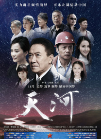 丽贝卡·豪尔、本·金斯利、斯坦利·图齐、萨曼莎·巴克斯、唐·钱德尔等明星都出 《穿普拉达的女王2》梅姨、图齐拍摄MetGala场景 2025-08-04 当地时间8月1日，美国纽约，电影《穿普拉达的女王2》曝路透，当天正在拍摄“梅姨”梅丽尔·斯特里普和斯坦利·图齐参加Met Gala的场景。